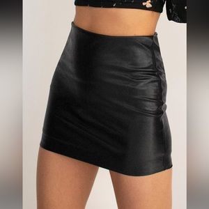 NWT - Wilfred Oracle Skirt - Black - 4 - Vegan Leather
